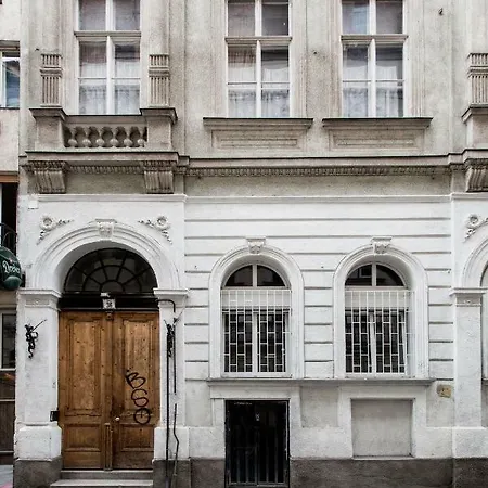 City Studio Apartment *